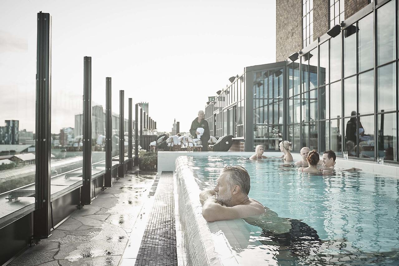 Steam Hotel Vasteras Exterior photo Skyline pool